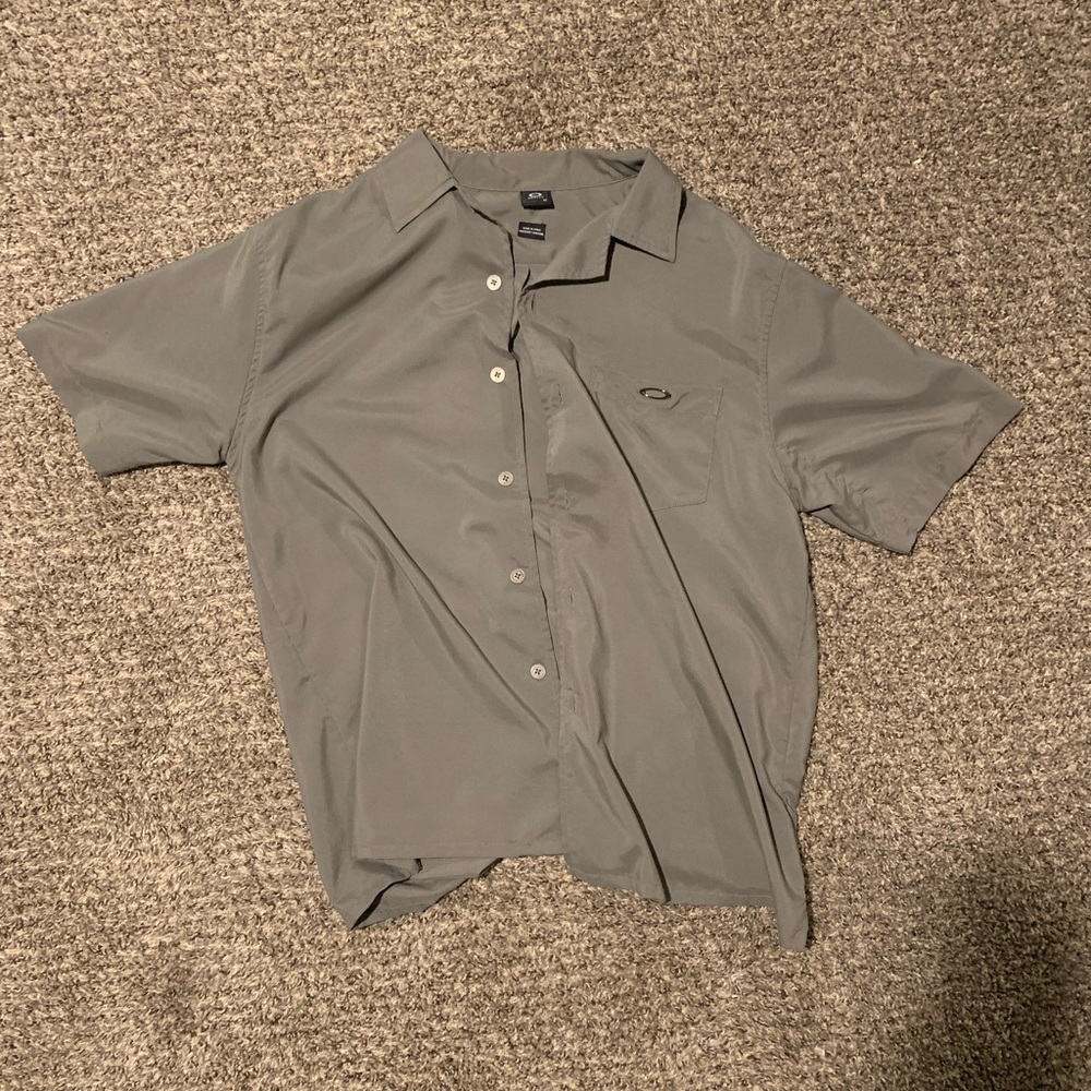 Oakley men’s button down shirt